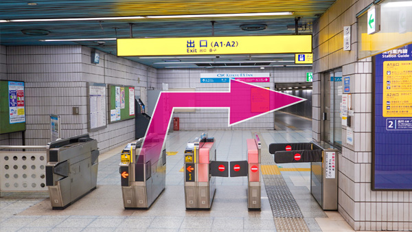 ① Go through the ticket gate and turn right