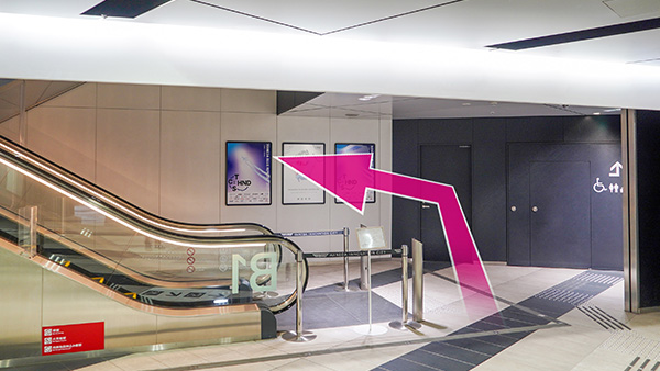 ③ Take the escalator to the first floor