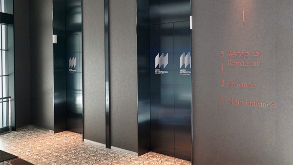 ⑧ Take the elevator to the 5th floor reception
